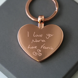 Image of a heart pendant keyring that can be engraved with your own handwriting and/or drawing. A keyring is attached to the pendant which enables you to attach it to keys or a bag.